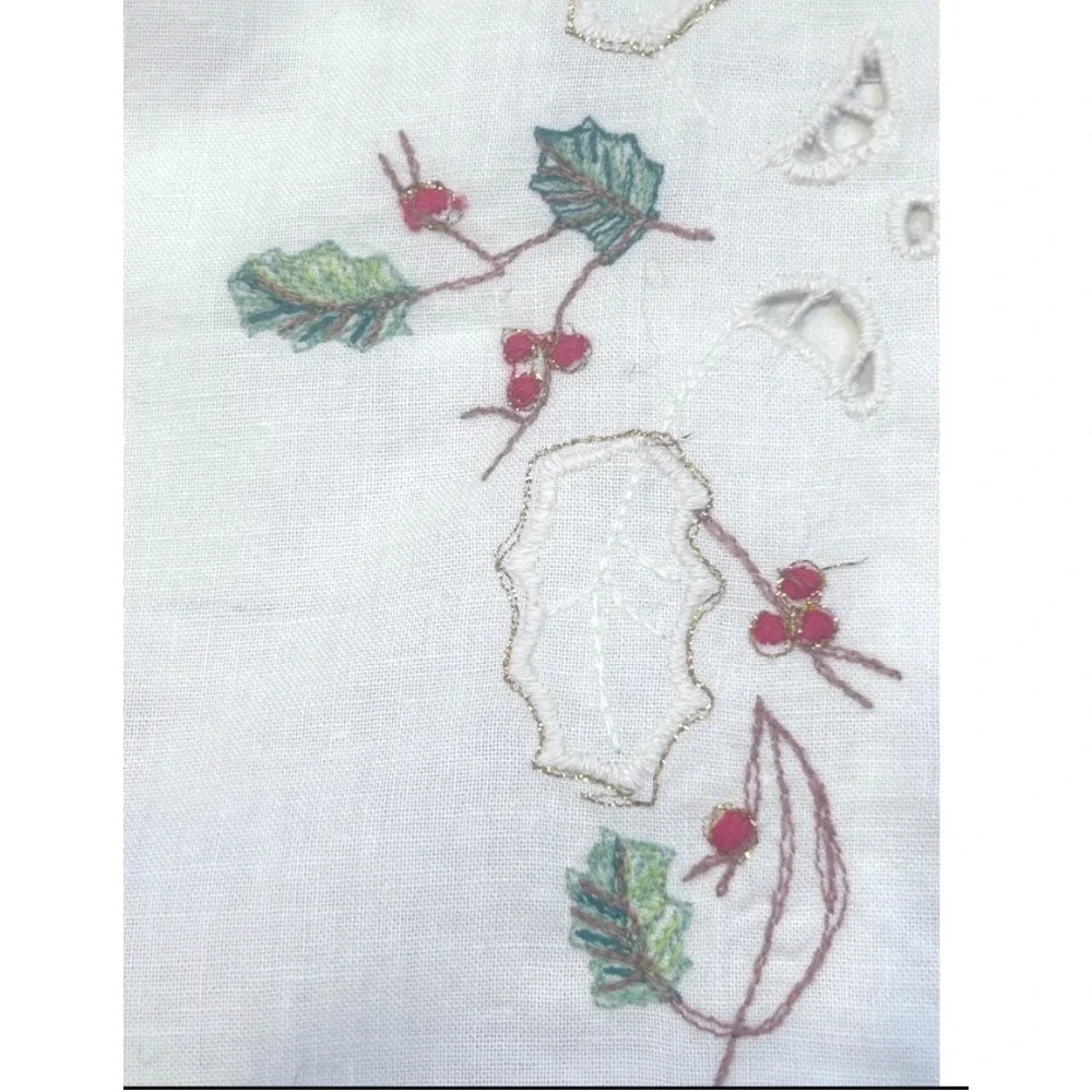 Vintage Christmas Holly Berry Embroidered White Cotton Table Runner 71